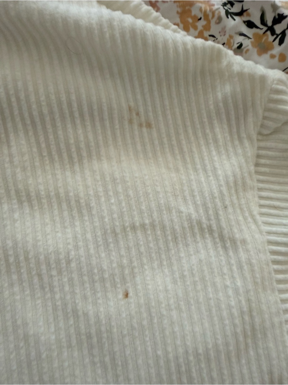 Alo Cream Ribbed V-Neck Cropped Top - Picture 6 of 7